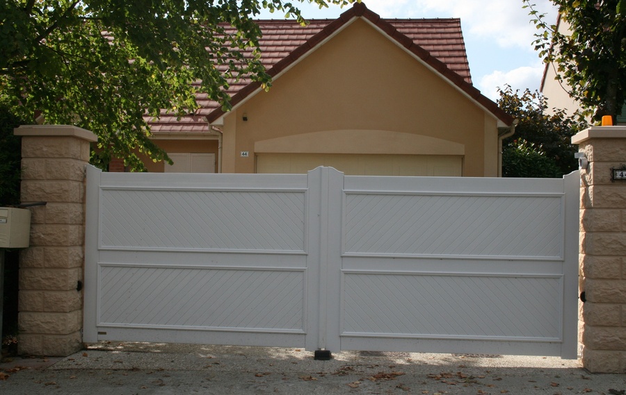 Nos mod&egrave;les de portails PVC &agrave;&nbsp;Challans