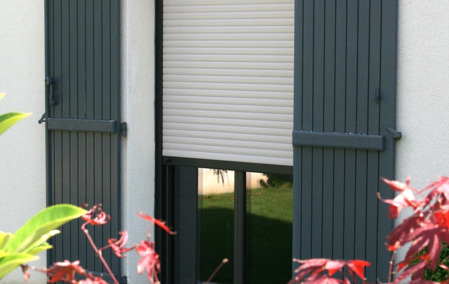 Volets battants roulants et occultants &agrave;&nbsp;Challans